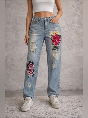 Floral & Pearl Embroidered Light Blue Distressed Women's Jeans Size Small